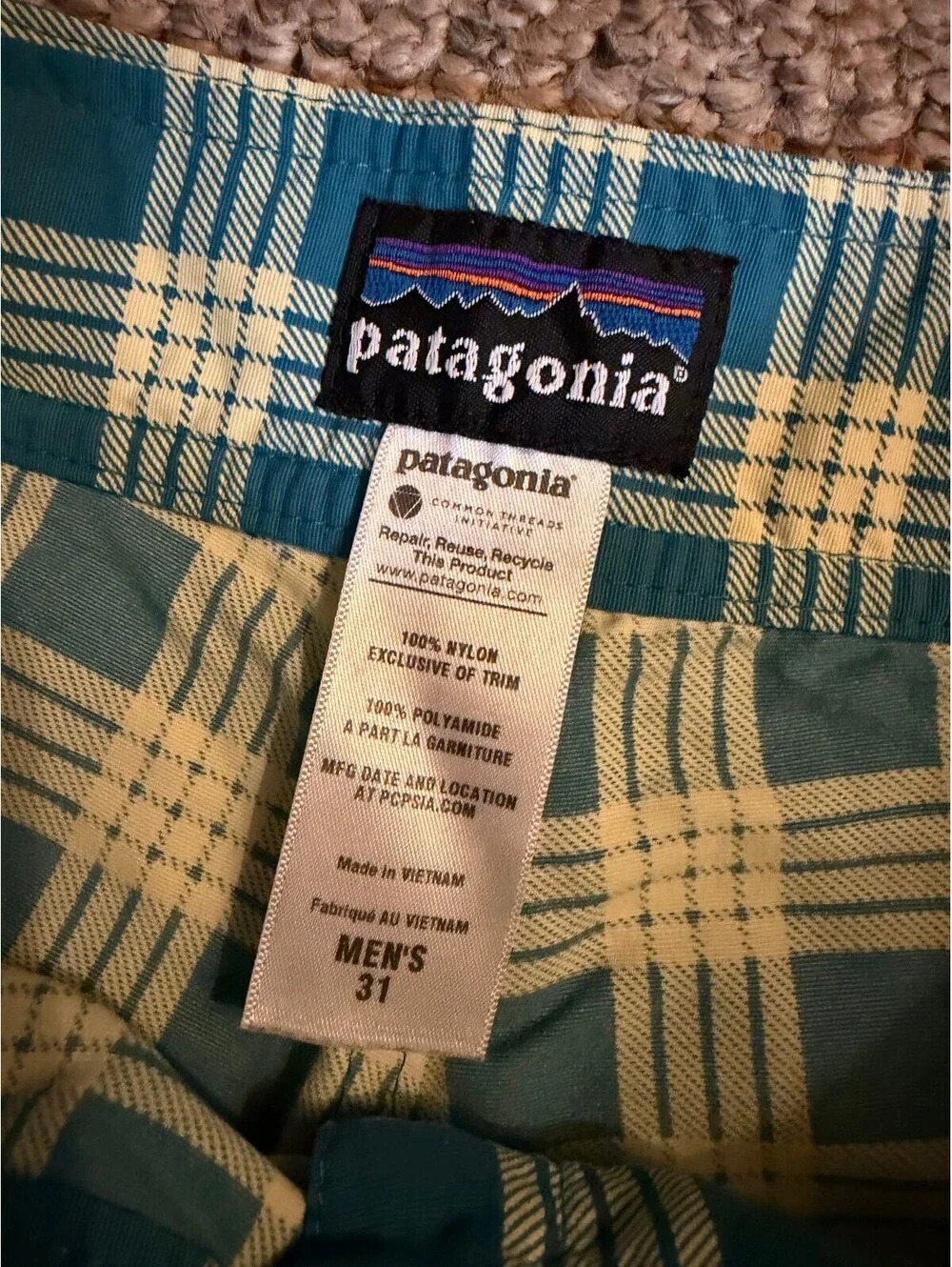 Patagonia mens plaid long board swim trunk shorts Sz 31